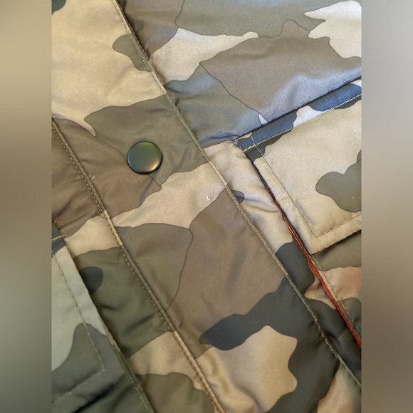 NWT brand, medium, new, cropped, camo, comfy, puffer jacket, warm and cute - Picture 13 of 13